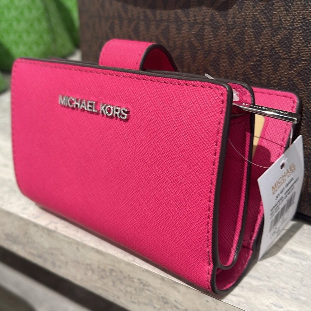 Michael Kors Medium Saffiano Leather Bifold Wallet Dragonfruit
NWT - Picture 13 of 16